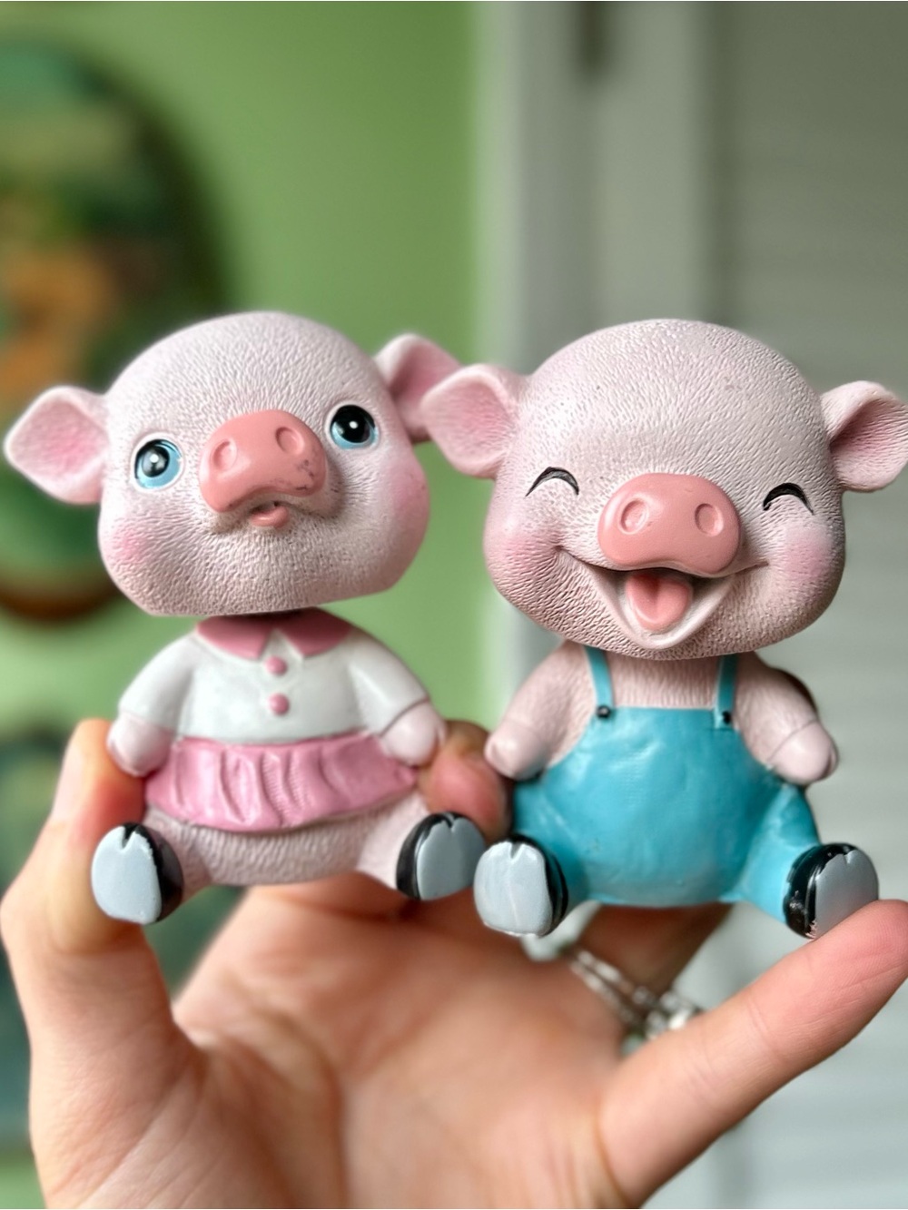 Rustic Farmhouse Pink Piggy Pig Figurine Bobble Heads Set - Picture 8 of 8